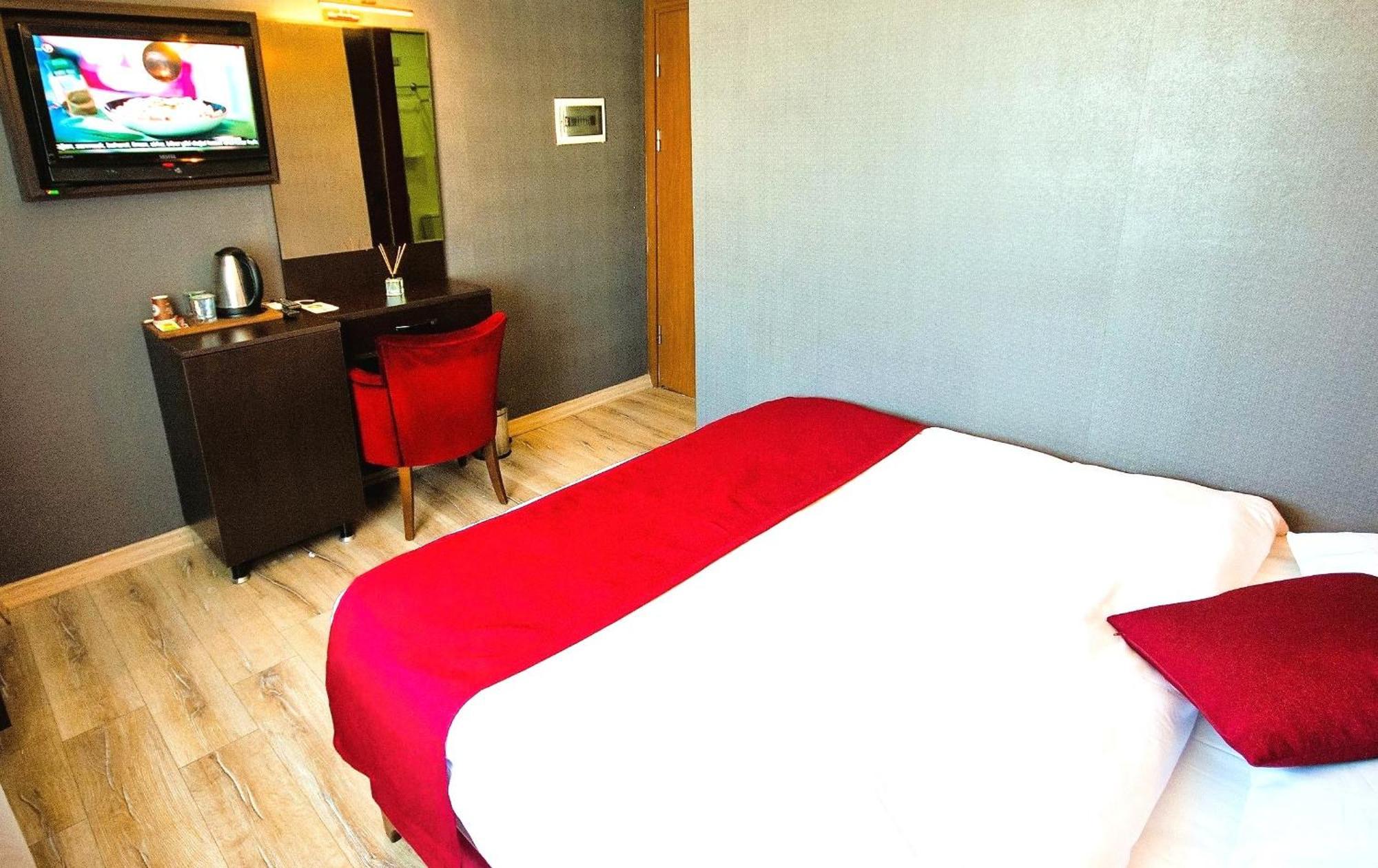 Hotel Atesde Dustu Salvara Istanboel